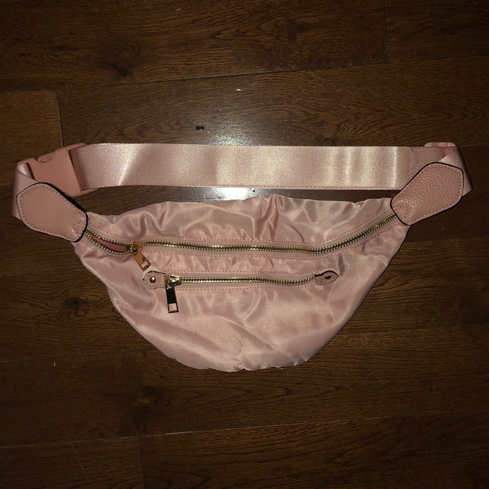 PINK FANNY PACK😍🌵